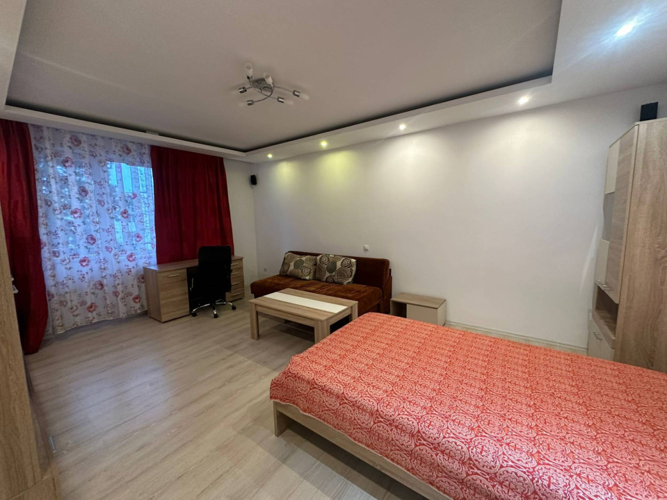Apartament spatios, 2 camere decomandate cu parcare - Centru