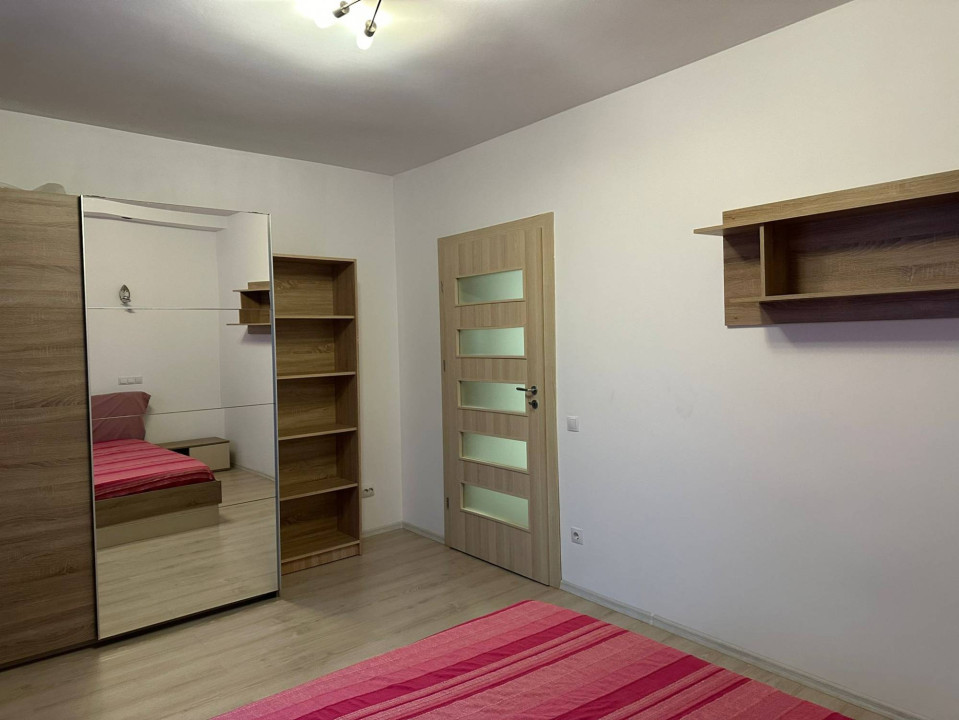 Apartament spatios, 2 camere decomandate cu parcare - Centru