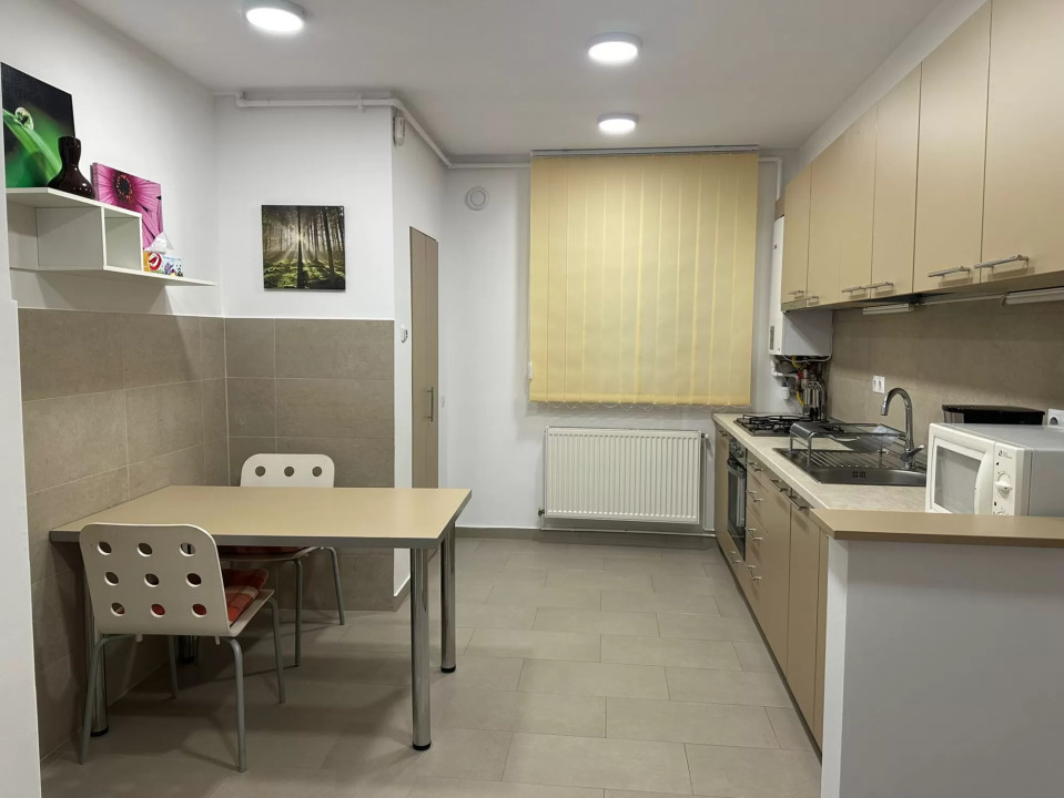 Apartament spatios, 2 camere decomandate cu parcare - Centru