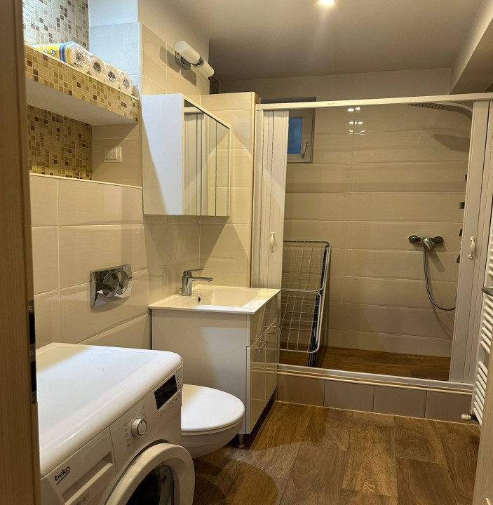 Apartament spatios, 2 camere decomandate cu parcare - Centru