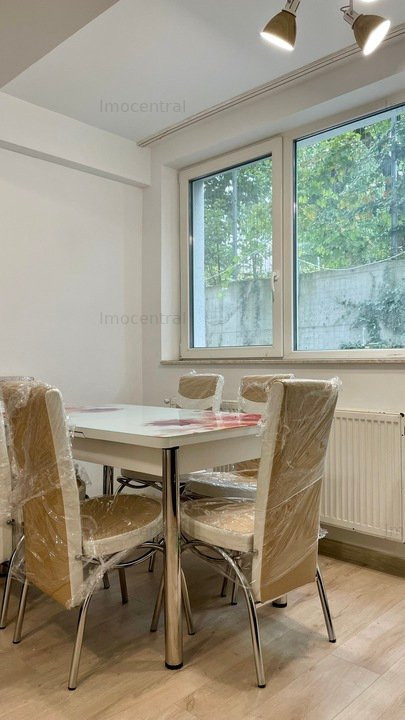 Inchiriere 2 camere + terasa 20mp
