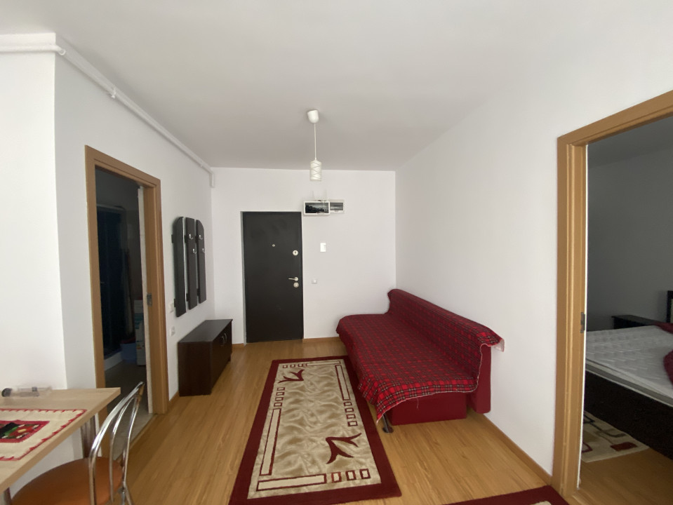 Inchiriere apartament cu gradina proaspat renovat si parcare