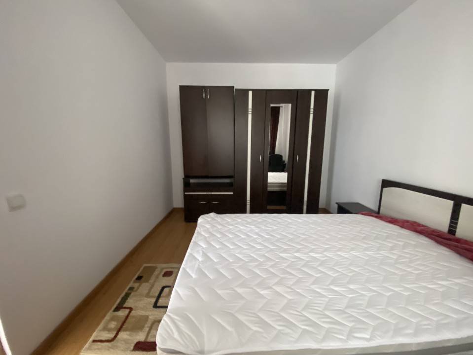 Inchiriere apartament cu gradina proaspat renovat si parcare