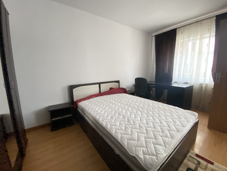Inchiriere apartament cu gradina proaspat renovat si parcare