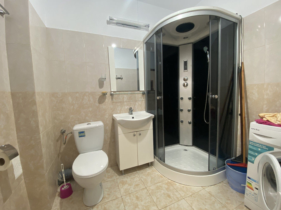 Inchiriere apartament cu gradina proaspat renovat si parcare