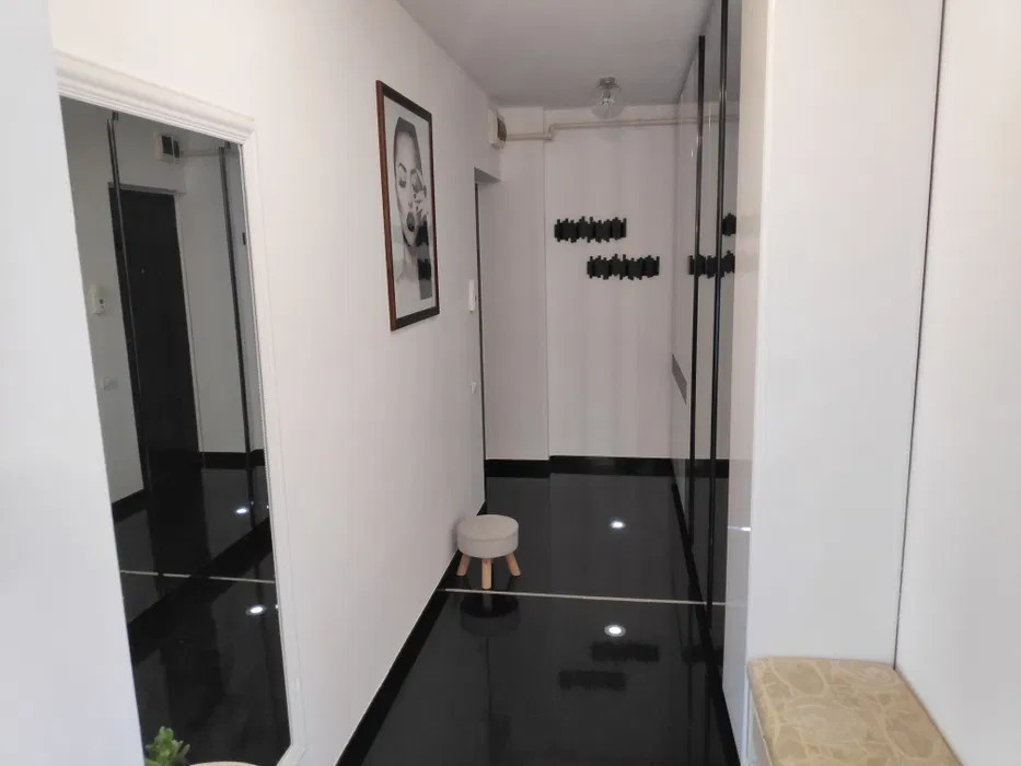 Apartament renovat, modern si spatios, 3 camere - Centru