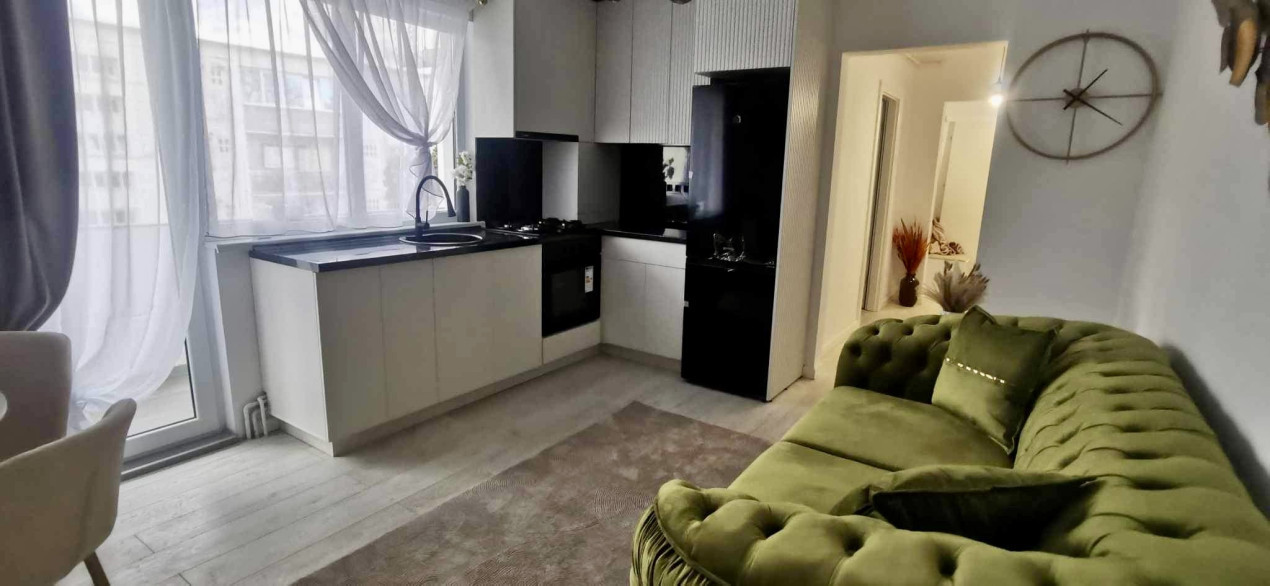 Apartment cu 3 camere, renovat, prima închiriere