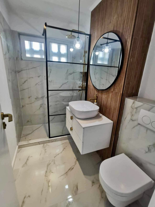 Apartment cu 3 camere, renovat, prima închiriere