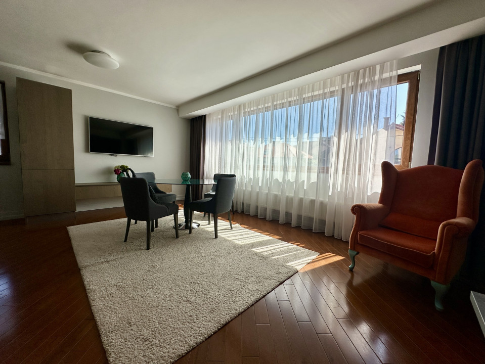 Apartament Ultrafinisat cu 3 camere în Andrei M. aproape de Transylvania College