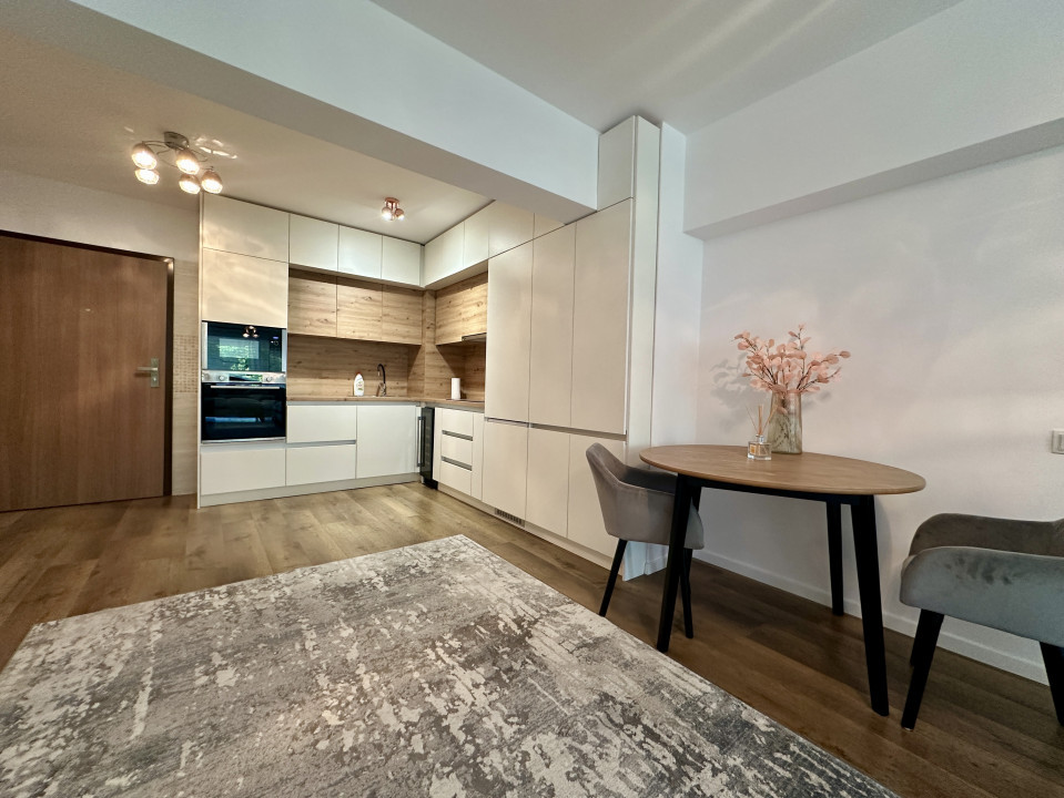 Apartament spațios, 3 camere, 2 băi, aproape de Iulius Mall