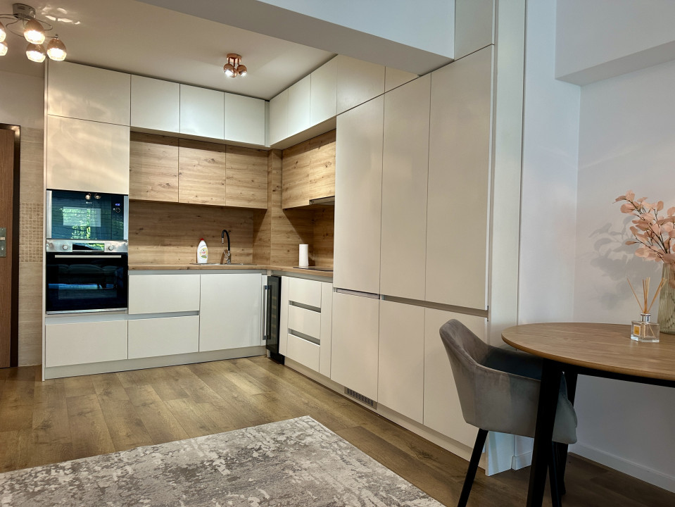 Apartament spațios, 3 camere, 2 băi, aproape de Iulius Mall