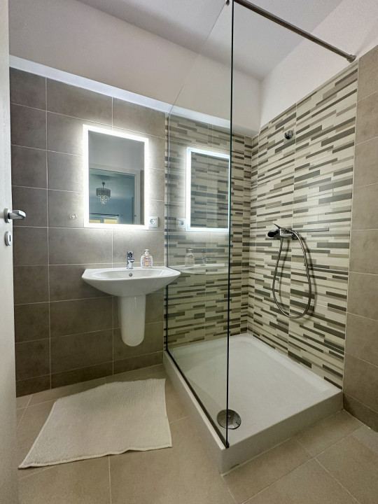 Apartament spațios, 3 camere, 2 băi, aproape de Iulius Mall