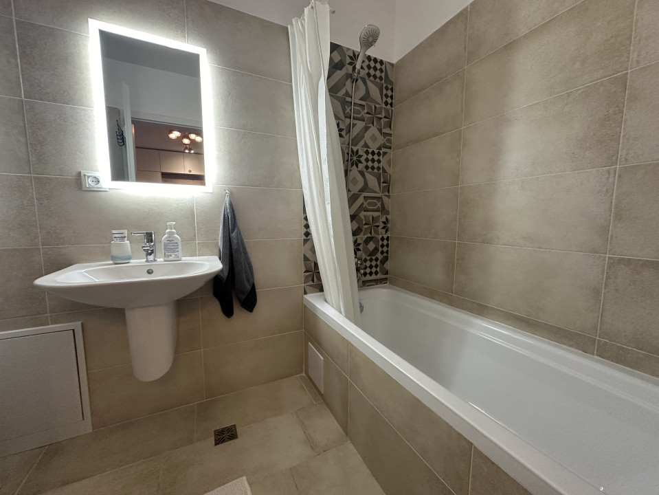 Apartament spațios, 3 camere, 2 băi, aproape de Iulius Mall