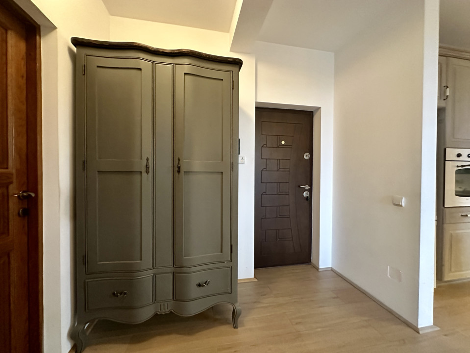 Apartament modern cu curte de 110mp, 2 camere, Europa, zona Eugen Ionesco
