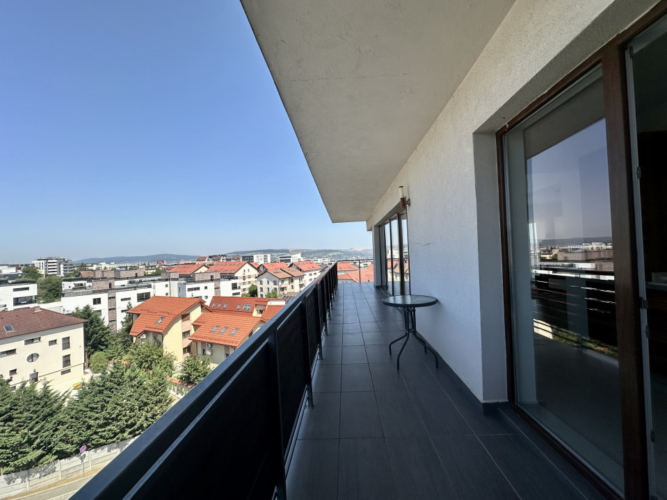 Apartament de 3 camere, panoramă superbă si terasa de 59mp