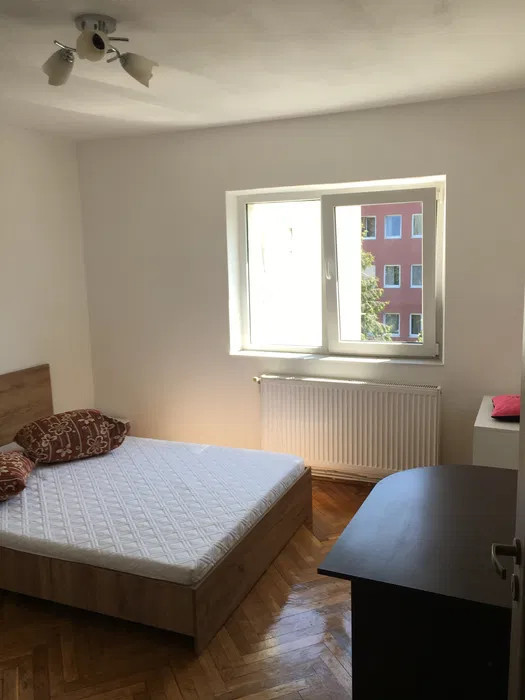 Apartament cu 3 camere aproape de UMF