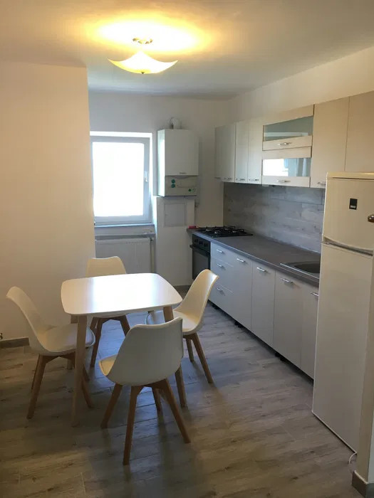 Apartament cu 3 camere aproape de UMF