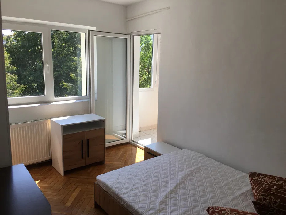 Apartament cu 3 camere aproape de UMF