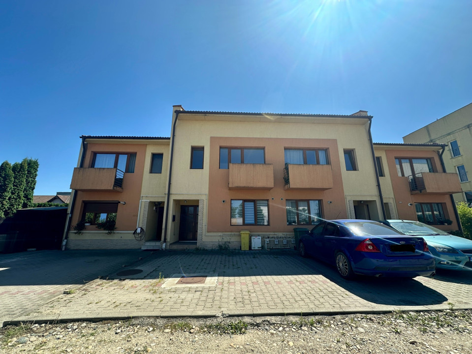 Casa cu 5 camere de închiriat, strada cu acces privat -panorama asupra orașului