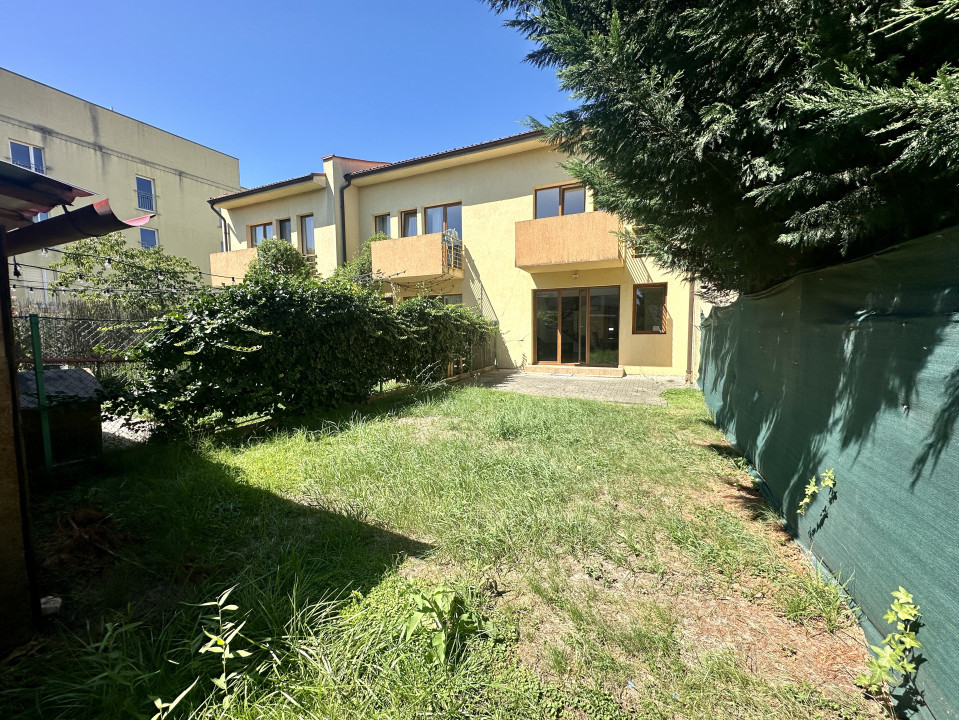 Casa cu 5 camere de închiriat, strada cu acces privat -panorama asupra orașului
