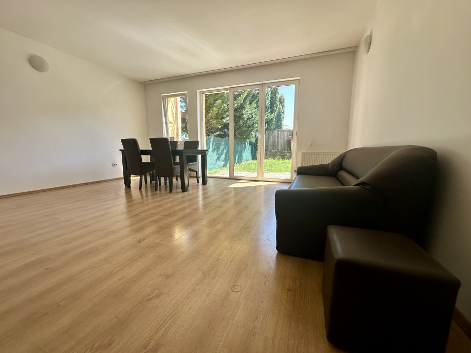 Casa cu 5 camere de închiriat, strada cu acces privat -panorama asupra orașului