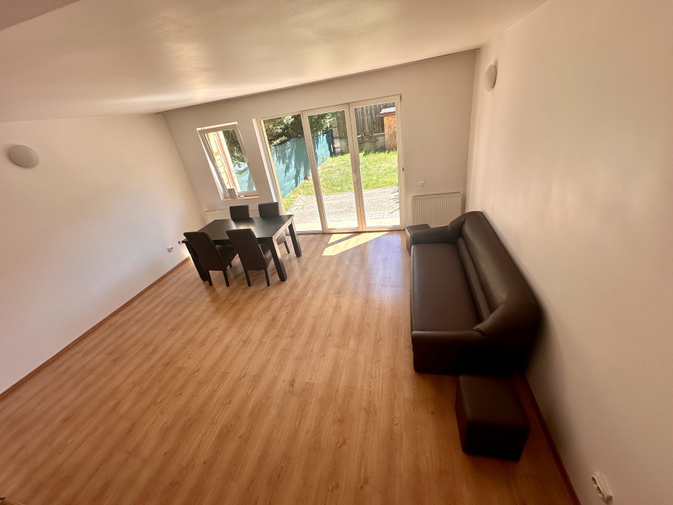 Casa cu 5 camere de închiriat, strada cu acces privat -panorama asupra orașului