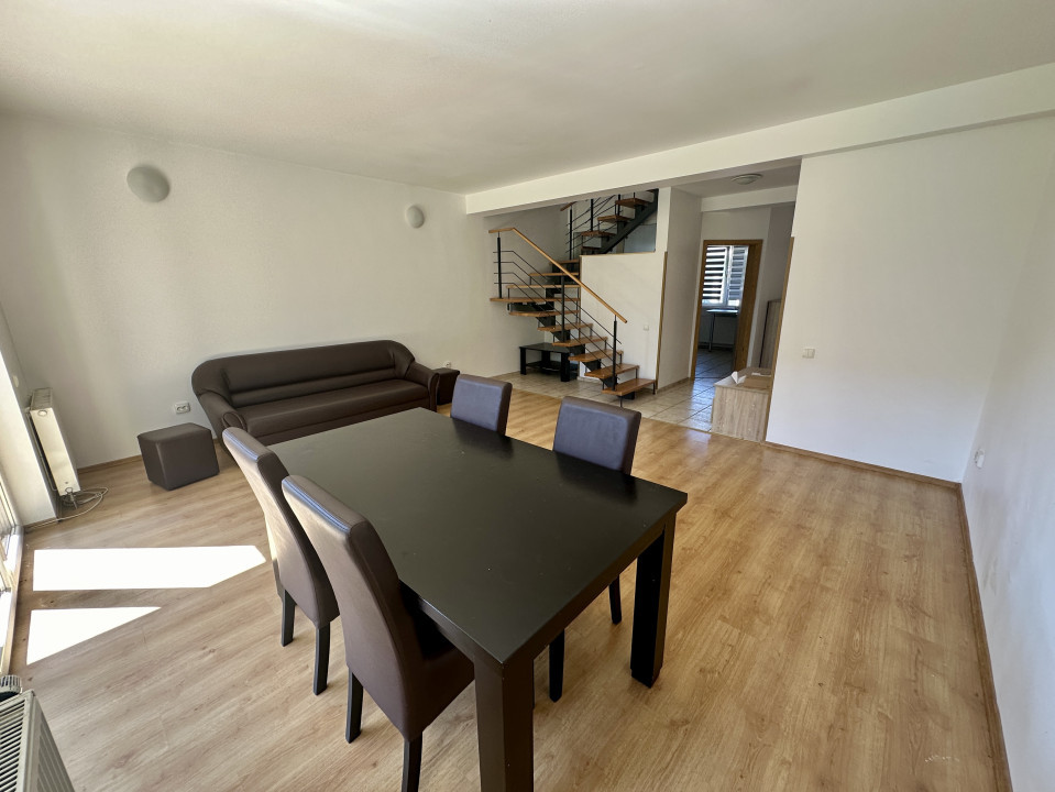 Casa cu 5 camere de închiriat, strada cu acces privat -panorama asupra orașului