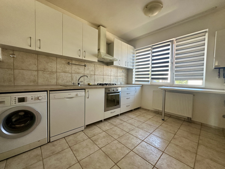 Casa cu 5 camere de închiriat, strada cu acces privat -panorama asupra orașului