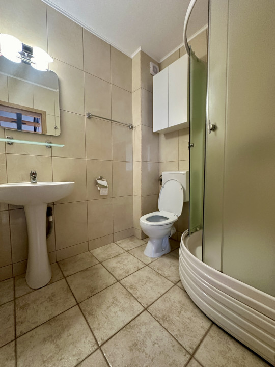 Casa cu 5 camere de închiriat, strada cu acces privat -panorama asupra orașului