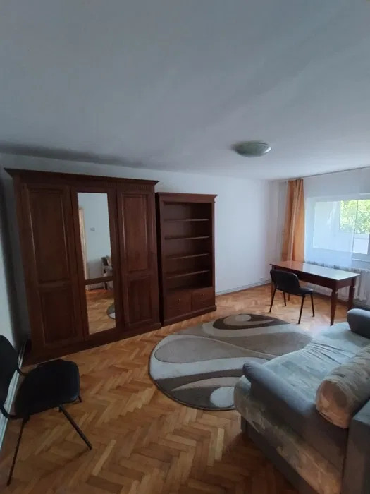 Apartament cu 3 camere în zona FSPAC