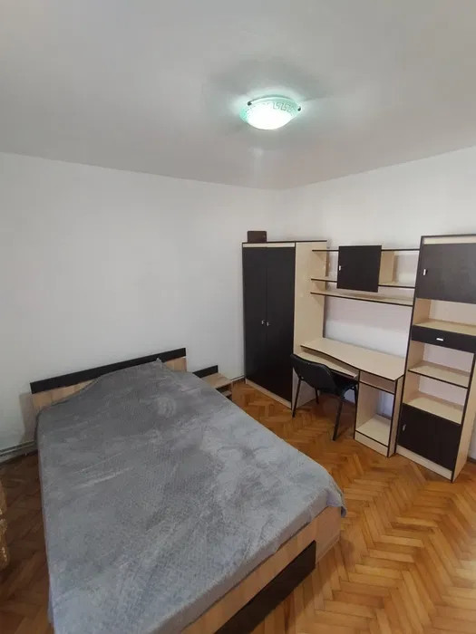 Apartament cu 3 camere în zona FSPAC