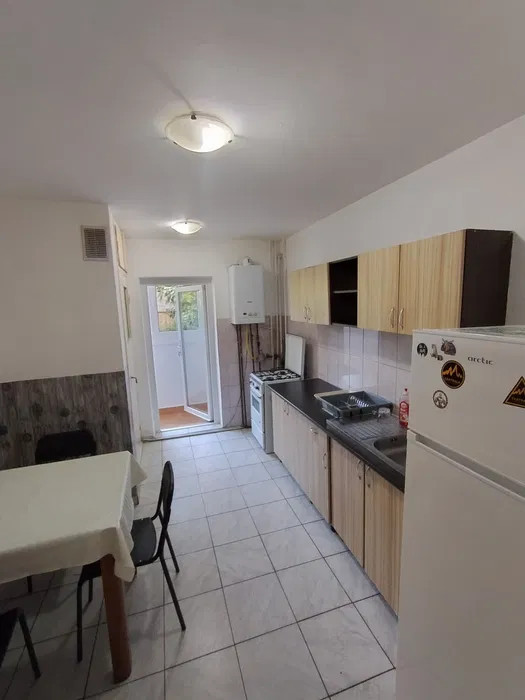 Apartament cu 3 camere în zona FSPAC