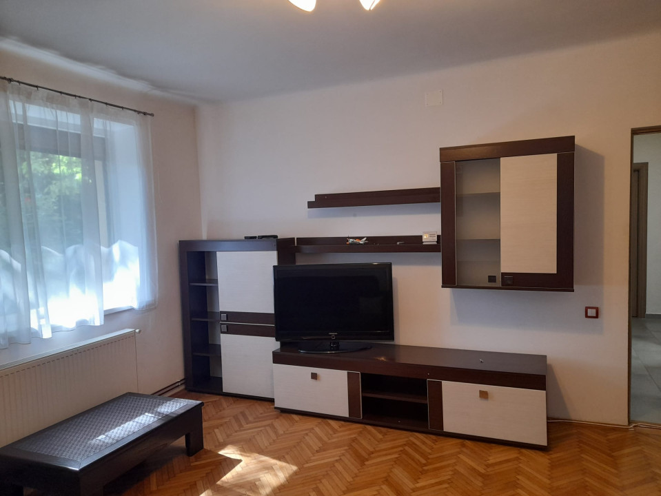 Apartament cu 3 camere în zona centrală, ideal pentru studenții de la Litere