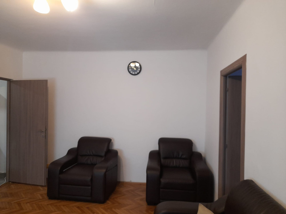 Apartament cu 3 camere în zona centrală, ideal pentru studenții de la Litere