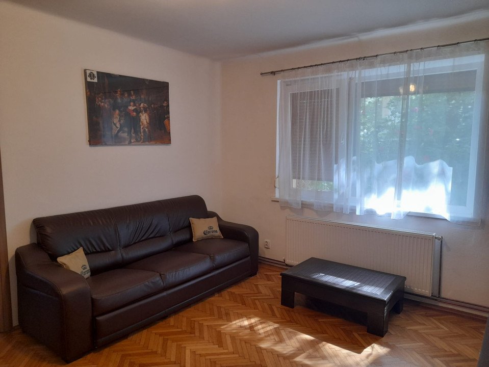 Apartament cu 3 camere în zona centrală, ideal pentru studenții de la Litere