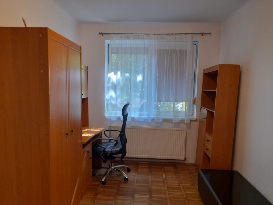 Apartament cu 3 camere în zona centrală, ideal pentru studenții de la Litere