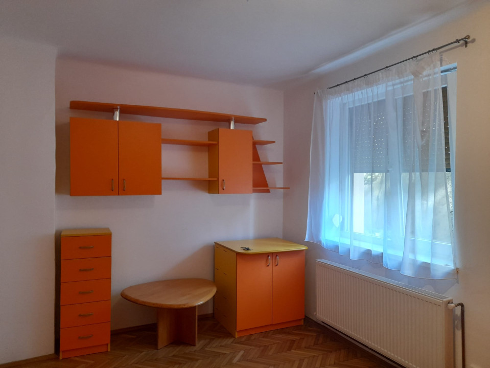 Apartament cu 3 camere în zona centrală, ideal pentru studenții de la Litere