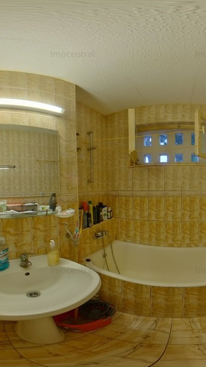 Apartament cu 3 camere, zona linistita si parcuri