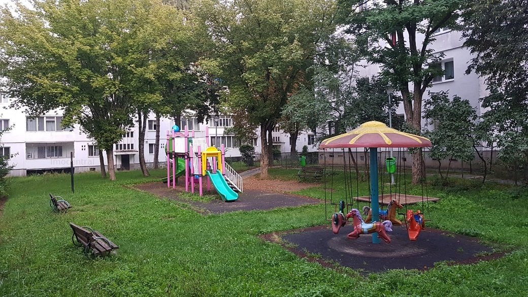Apartament cu 3 camere, zona linistita si parcuri