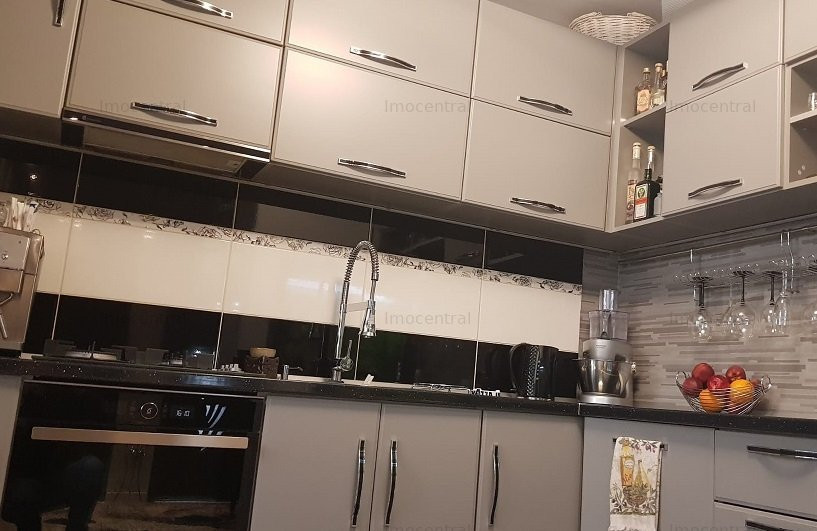 Apartament ultrafinisat, 3 camere, zona: Muzeul Apei