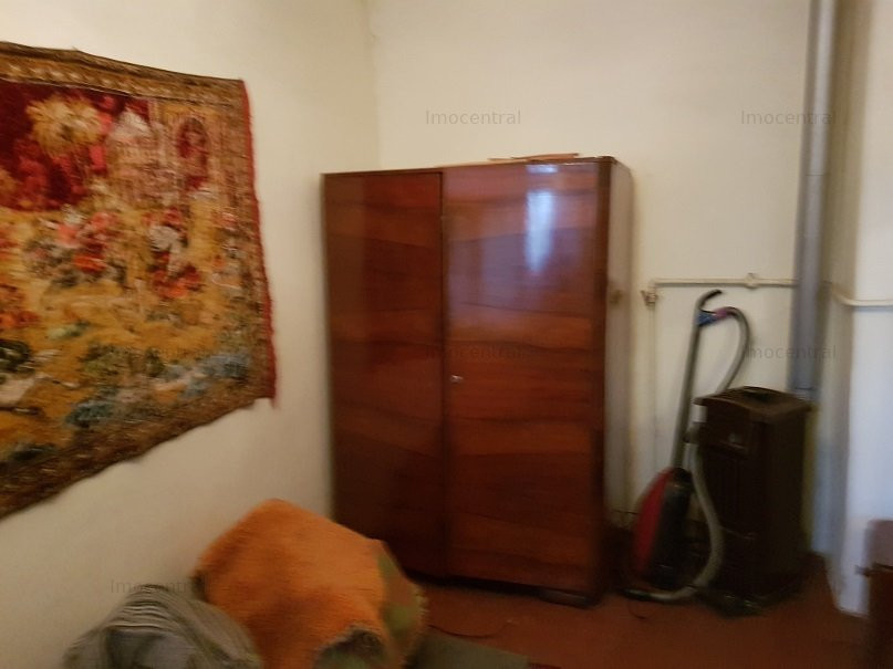 Casa veche cu teren, 790 mp