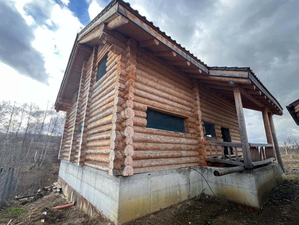 2 cabane de buștean, teren generos, moderne, Bălcești, Cluj