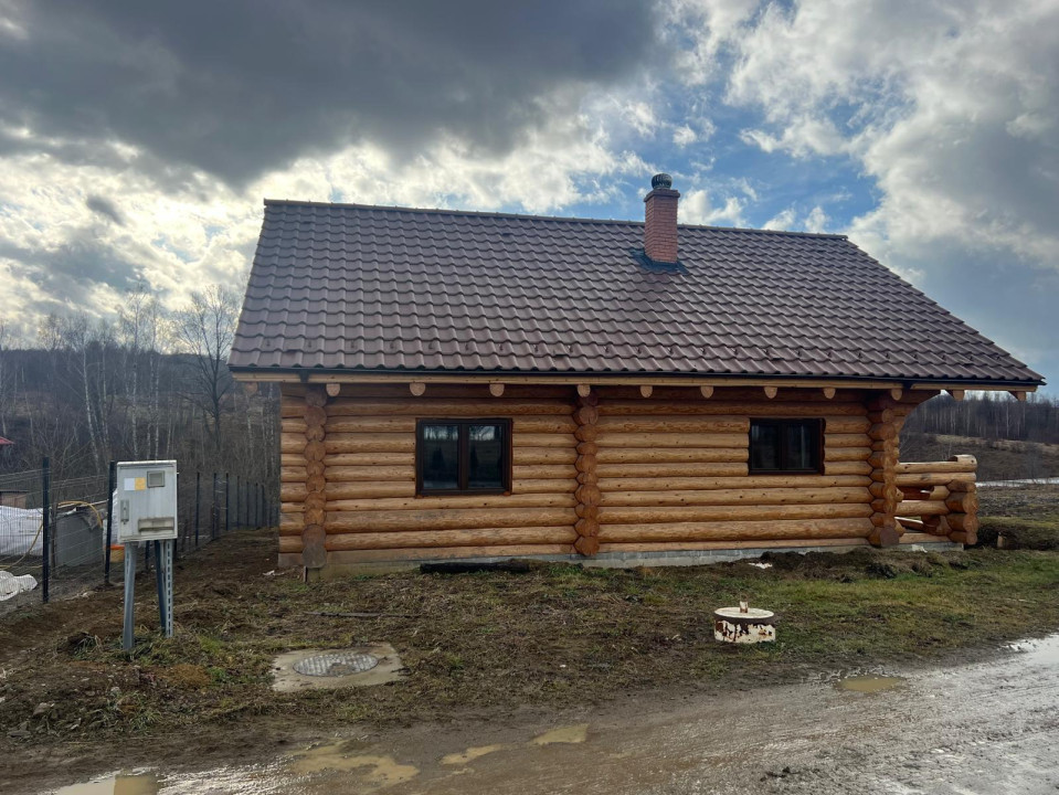 2 cabane de buștean, teren generos, moderne, Bălcești, Cluj