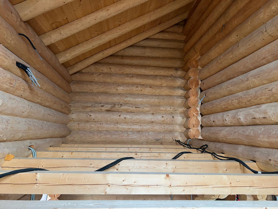 2 cabane de buștean, teren generos, moderne, Bălcești, Cluj