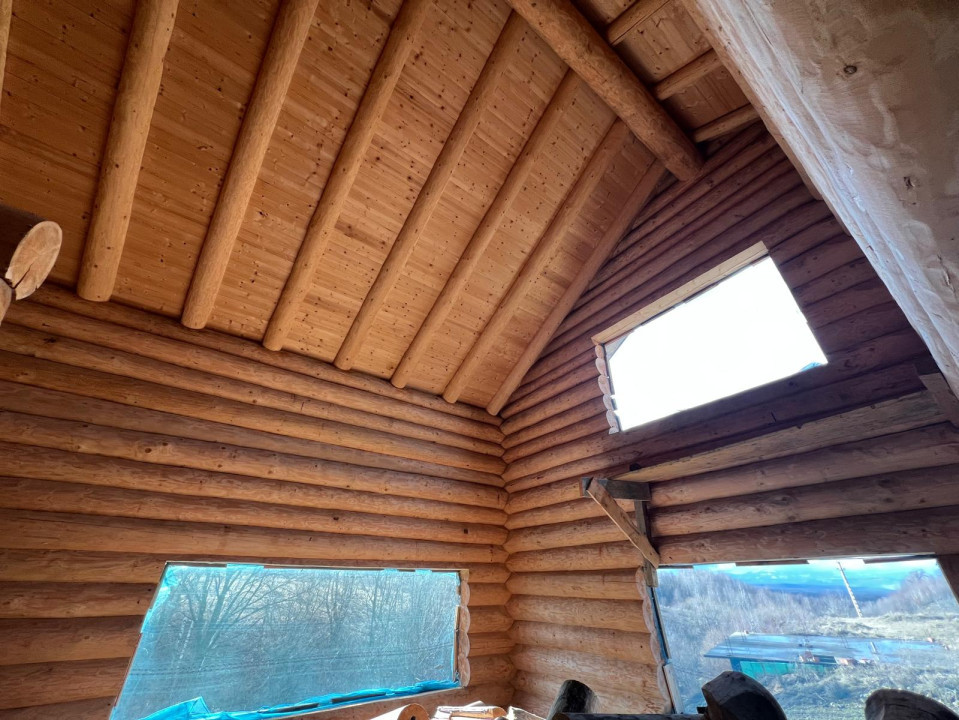 2 cabane de buștean, teren generos, moderne, Bălcești, Cluj