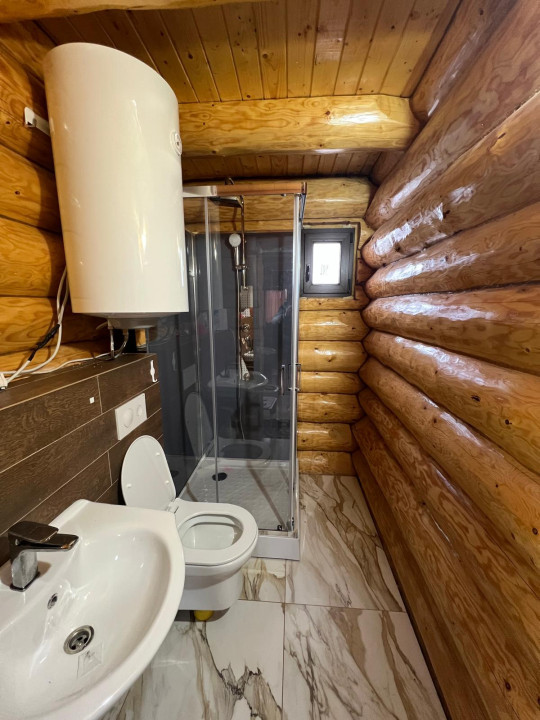 2 cabane de buștean, teren generos, moderne, Bălcești, Cluj