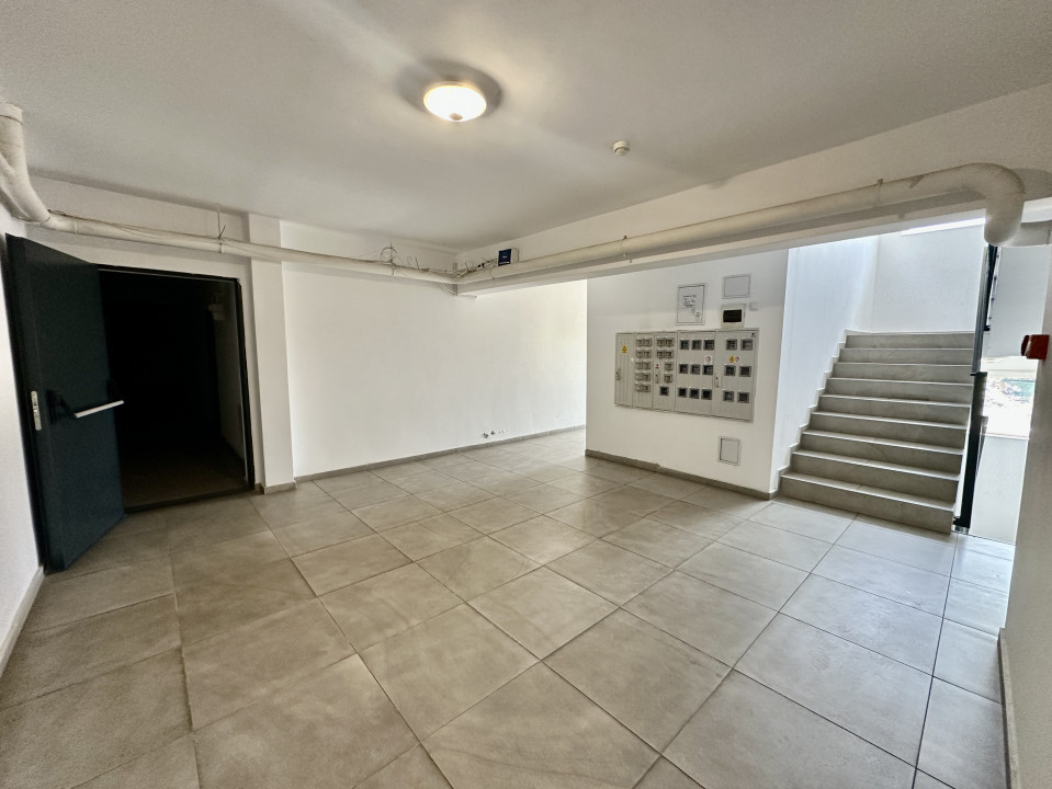 Apartament spațios, cu chiriași preluați, balcon și parcare – bloc din 2020