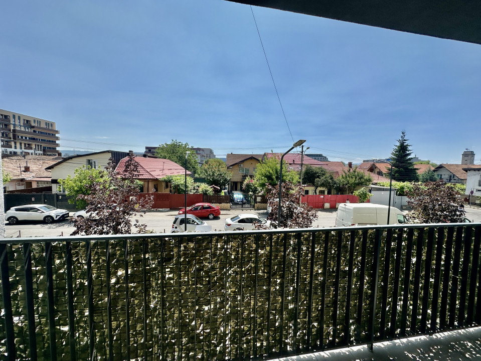 Apartament spațios, cu chiriași preluați, balcon și parcare – bloc din 2020