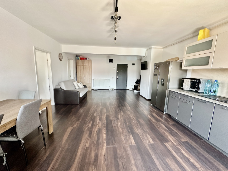 Apartament spațios, cu chiriași preluați, balcon și parcare – bloc din 2020