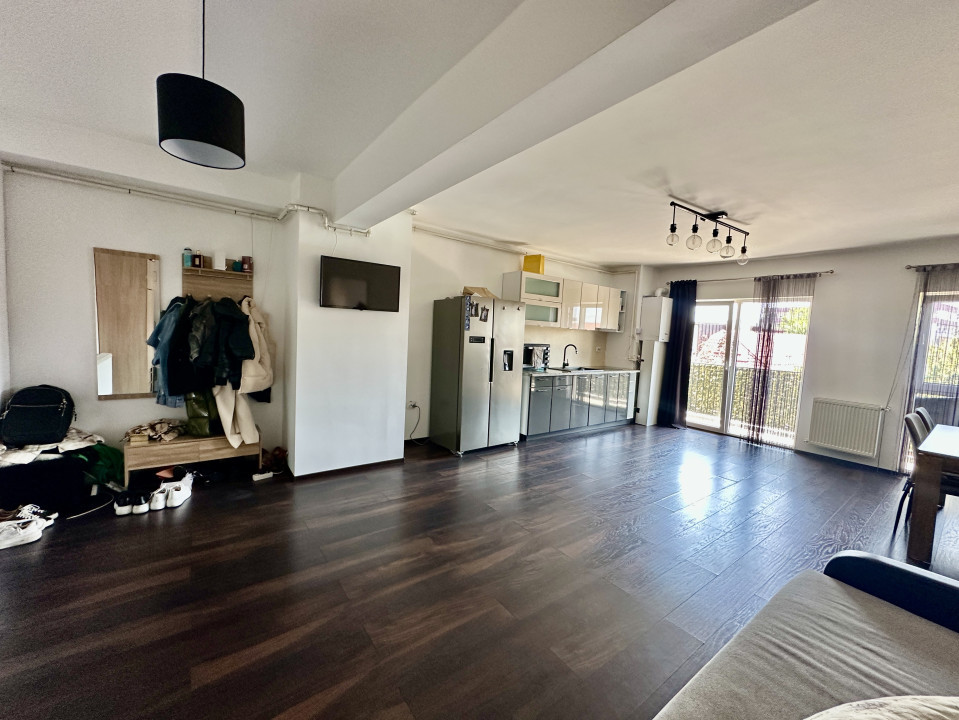 Apartament spațios, cu chiriași preluați, balcon și parcare – bloc din 2020